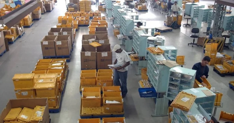 Mercado varejista sofre queda de vendas em junho ante maio, diz IBGE