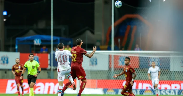 Em jogão de seis gols e viradas, Bahia e Fluminense empatam pelo Brasileiro
