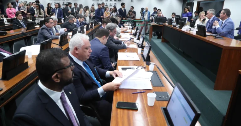 Conselho de Ética analisa 14 processos contra 11 deputados nesta semana