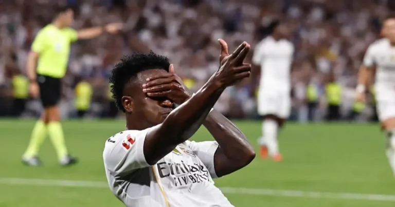 Vini Jr marca, Real Madrid vence o Mallorca de virada e assume a liderança de La Liga
