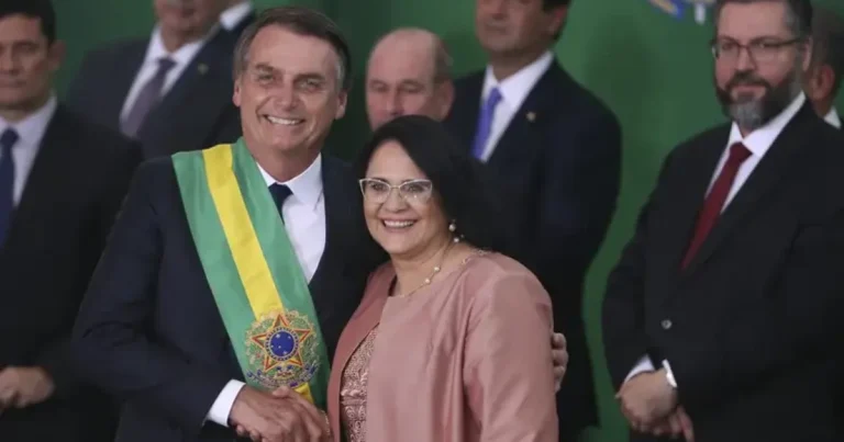Moraes autoriza visita de Damares a Bolsonaro na véspera de julgamento