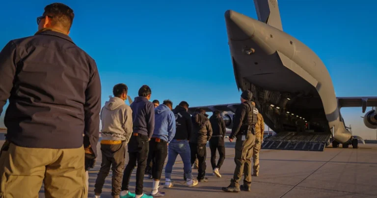 Mais de um milhão de migrantes deixaram o país por conta própria, afirma governo dos EUA
