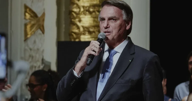 Jornais internacionais repercutem a prisão domiciliar de Jair Bolsonaro