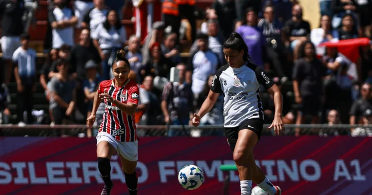 Corinthians empata com São Paulo e avança à final do Brasileiro Feminino