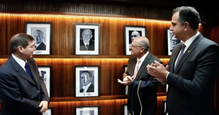 Pacheco e Alckmin participam de homenagem ao ex-vice-presidente José Alencar