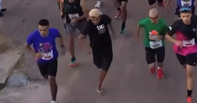 Homem que correu bêbado, de chinelo e levou medalha em prova de 8 km revela por que resolveu correr; resposta surpreende