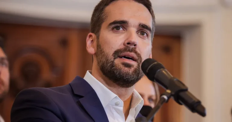 Governador do RS, Eduardo Leite, concede entrevista exclusiva e ao vivo à Itatiaia; assista