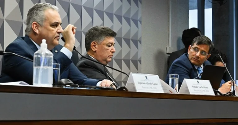 CPMI do INSS aprova pedido de prisão preventiva e sessão tem confusão entre parlamentares