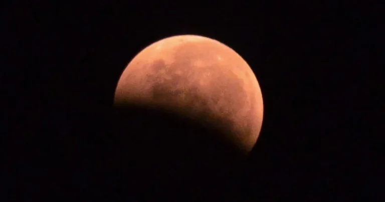 Eclipse lunar mais longo do ano será no domingo (7); saiba mais