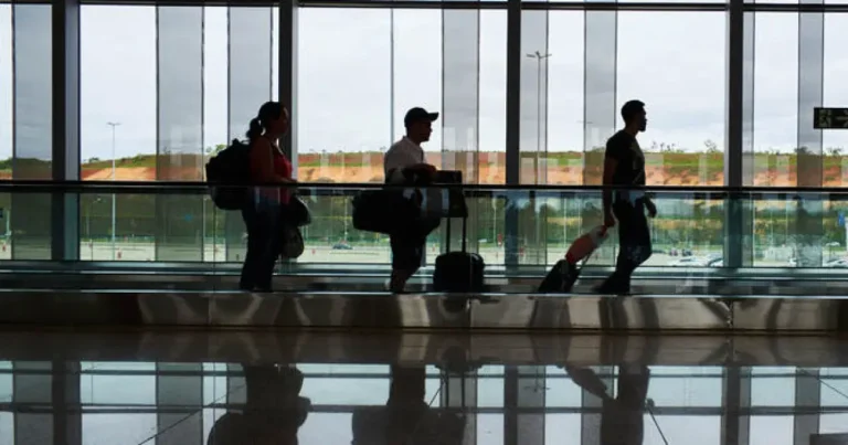 Confins recebe novo voo com deportados dos Estados Unidos nesta quarta-feira (1°)