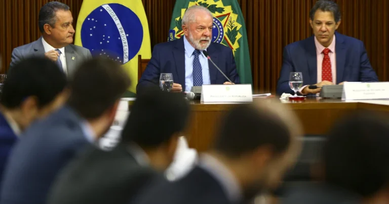 Quase metade dos ministros de Lula deve disputar as eleições em 2026