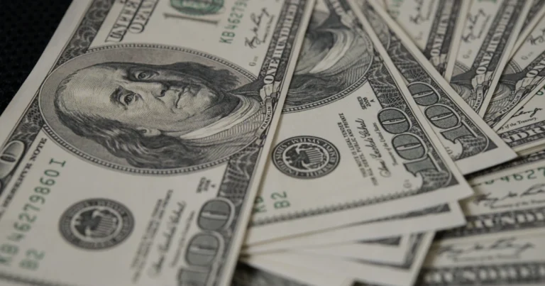Dólar fecha perto da estabilidade na cautela do mercado com paralisação nos EUA