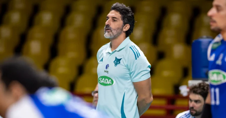 Técnico do Sada Cruzeiro, Filipe Ferraz projeta final e exalta rivalidade com o Minas