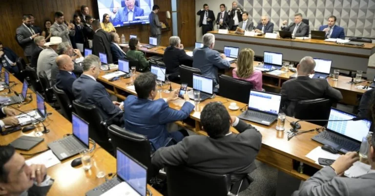 CPMI do INSS tem bate-boca após fala sobre irmão de Lula