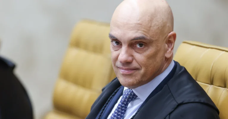 Moraes recua e suspende destituição de advogados de Filipe Martins e Marcelo Câmara
