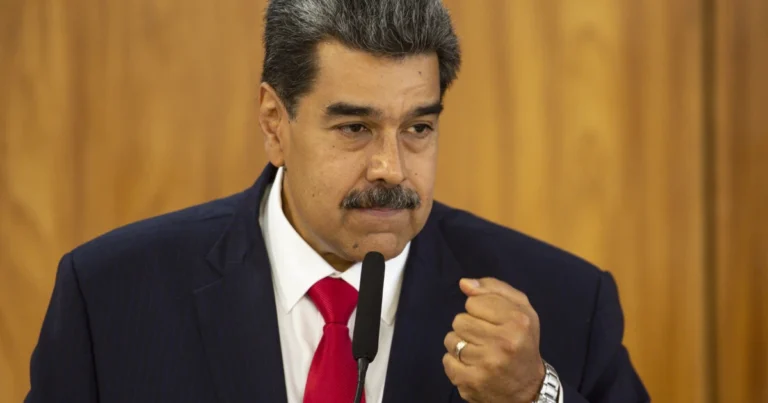 Maduro chama Machado de ‘bruxa demoníaca’ após prêmio Nobel