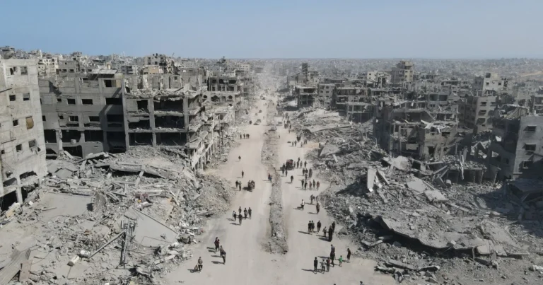 Palestinos retornam para Gaza e encontram cidade devastada antes de libertação de reféns