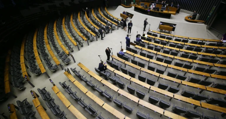 Lula exonera ministros para votarem MP alternativa ao IOF