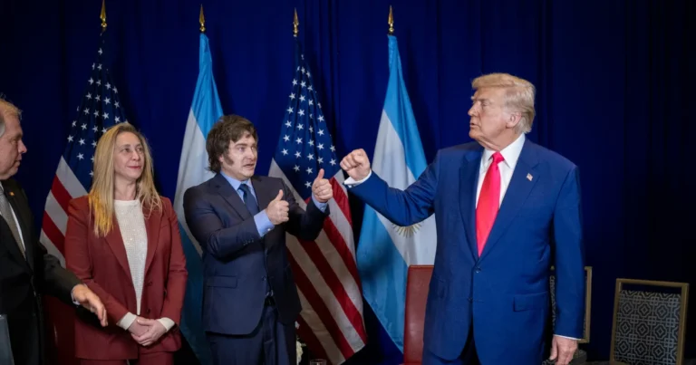 EUA compram US$ 20 bilhões em pesos para ajudar governo Milei