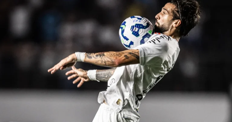 Emprestado pelo Cruzeiro, Lautaro Díaz vira trunfo no Santos e se destaca