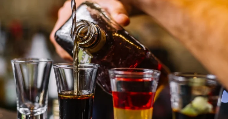 Consumo de álcool: quantas doses prejudicam os rins e como identificar sintomas de dor