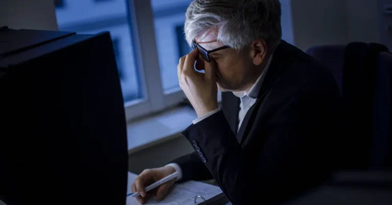 Sinais de burnout: como identificar e reduzir o estresse neste final de ano