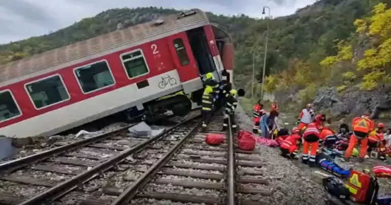 Vídeo: dezenas de pessoas ficam feridas após batida de trens expressos na Eslovênia
