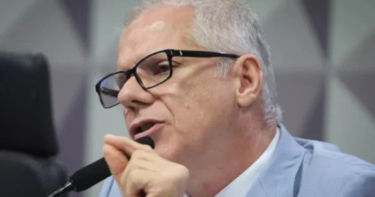 CPMI vira palco de briga e acusações entre relator e ex-presidente do INSS
