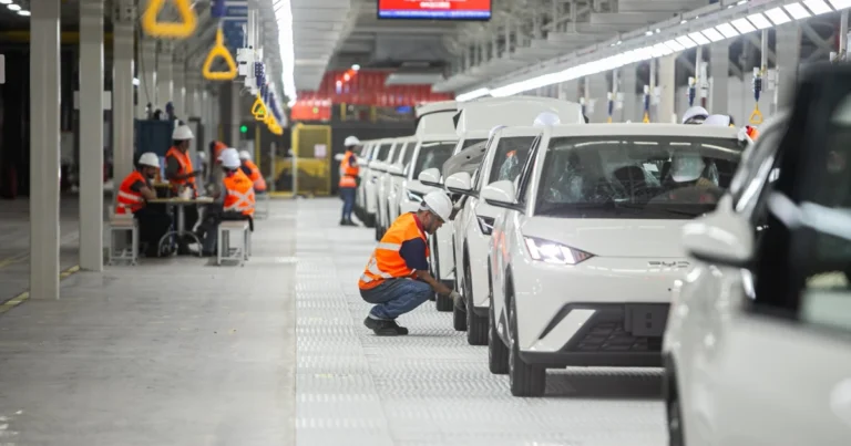 BYD supera Tesla e assume liderança nas vendas globais de elétricos em 2025