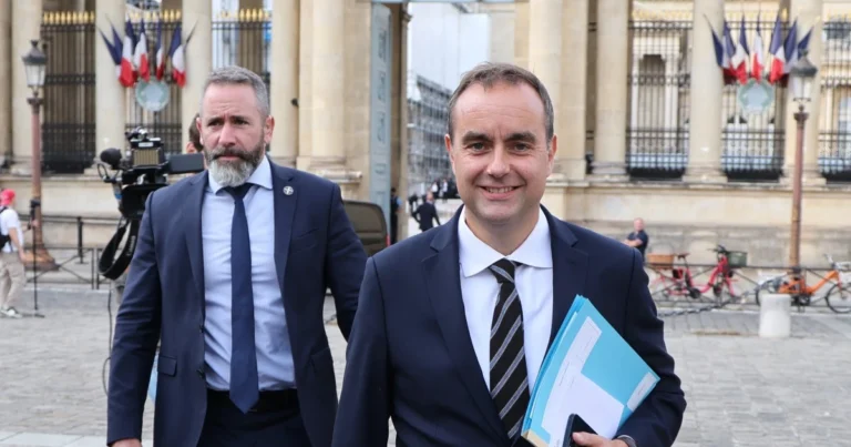 Primeiro-ministro da França propõe taxação de grandes fortunas