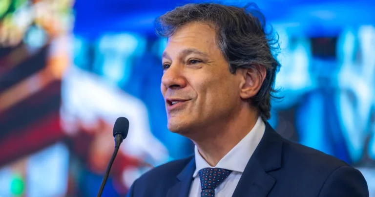 ‘Não se ganha eleição sabotando o país’, rebate Haddad em evento em SP