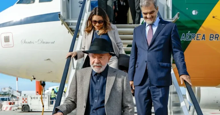 Lula chega a Roma e terá reunião com papa Leão XIV nesta segunda-feira (13)