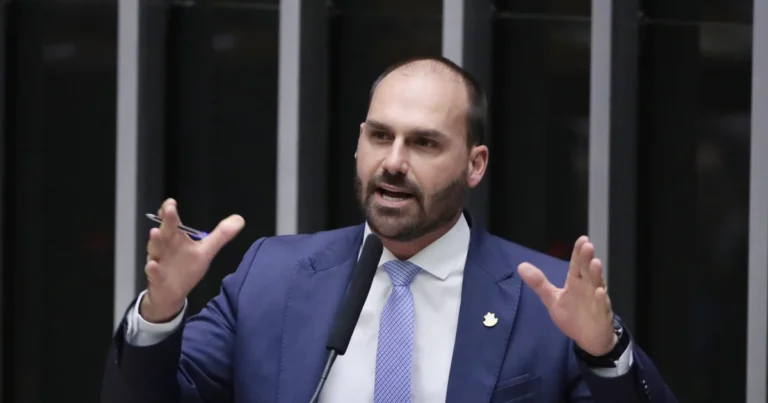 Relator vota para arquivar processo contra Eduardo Bolsonaro no Conselho de Ética