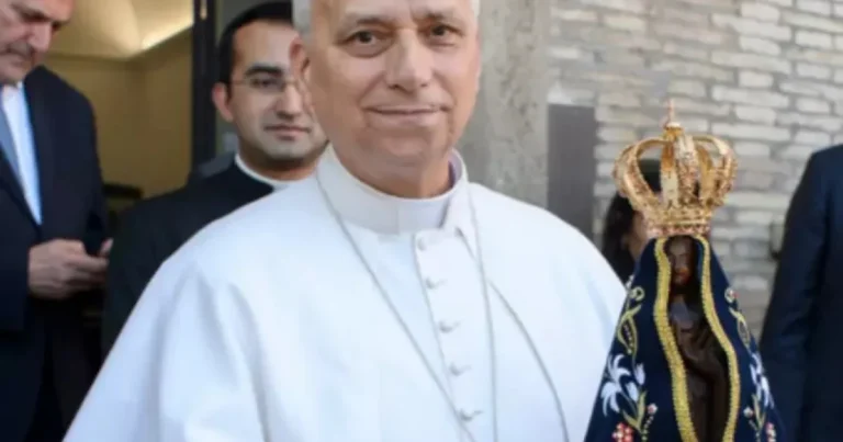 Papa Leão XIV abençoa imagem de Nossa Senhora Aparecida